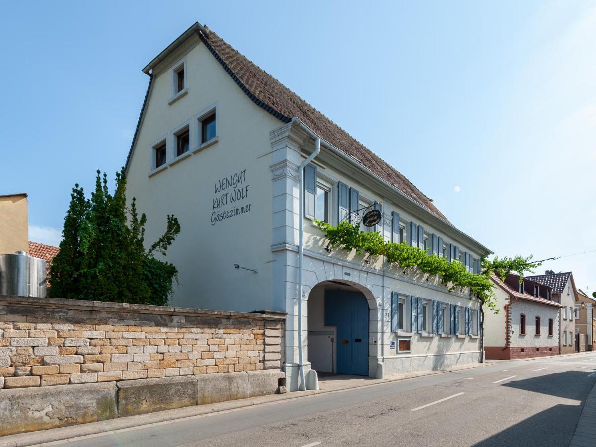 Gaestezimmer Im Weingut Wolf Acomodação com café da manhã Grosskarlbach Exterior foto