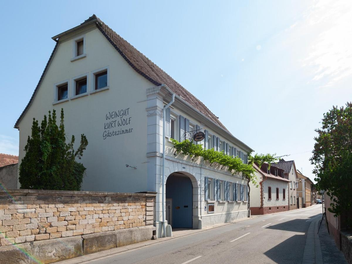 Gaestezimmer Im Weingut Wolf Acomodação com café da manhã Grosskarlbach Exterior foto